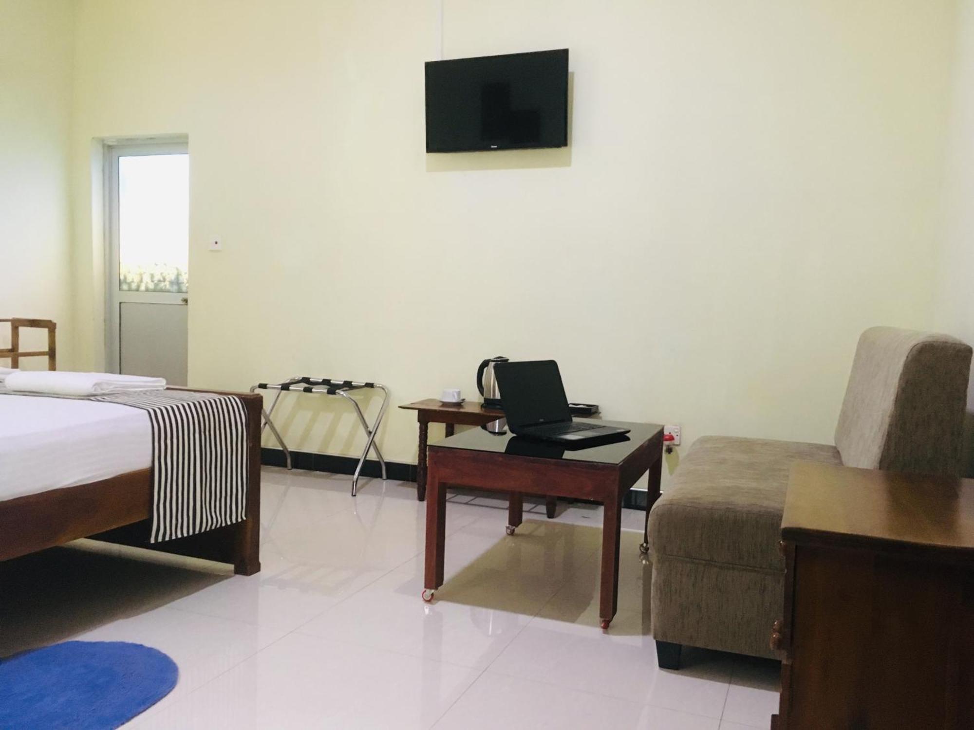 The Max Villa Негомбо Екстериор снимка